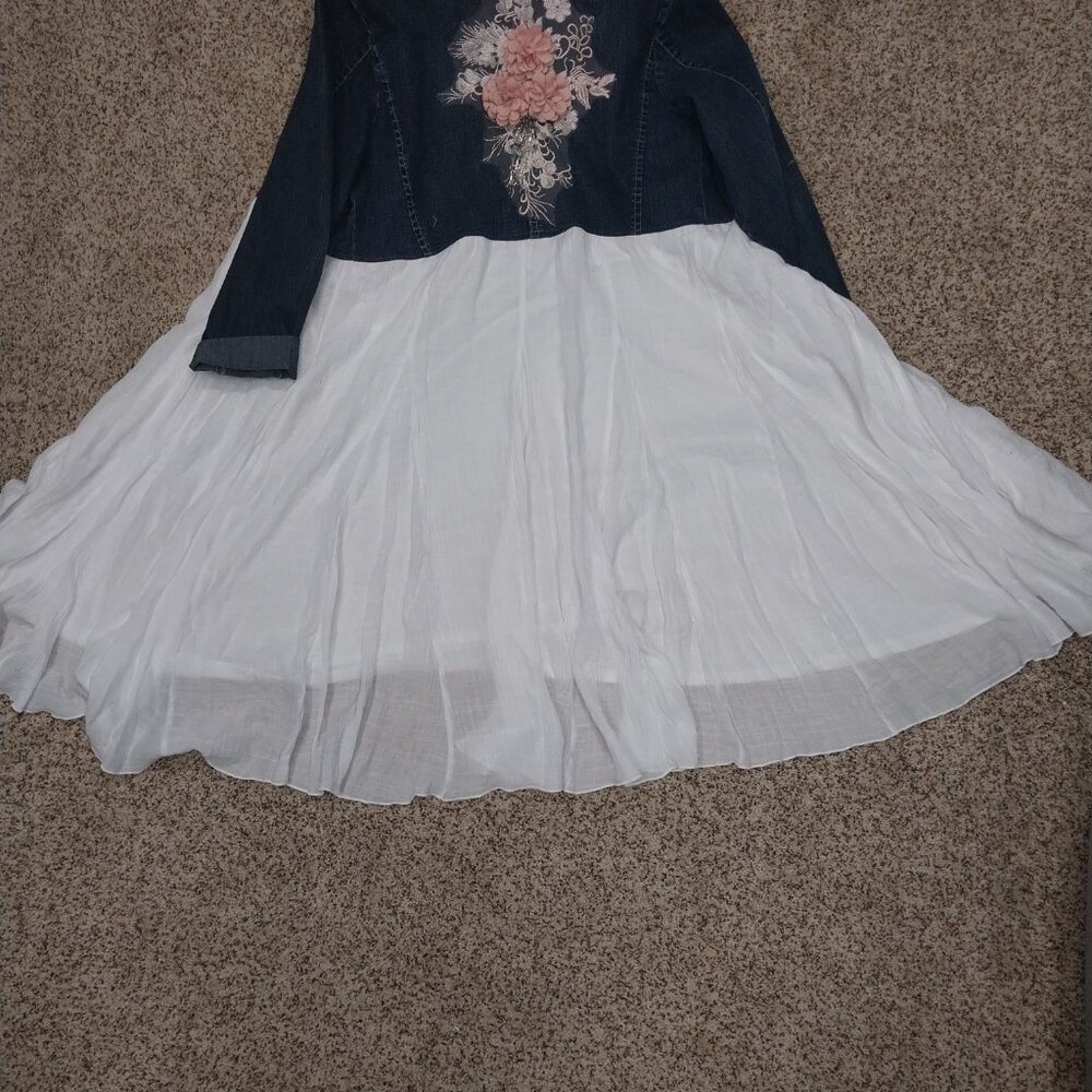 3286 Size Large Jean Tunic Jacket with White Bottom Accent and Lace Accent Back. - Picture 13 of 14